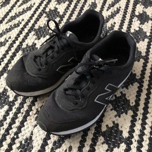 WOMENS NEW BALANCE SNEAKER